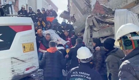 Adıyaman da depremden 59 saat sonra bir kişi enkazdan kurtarıldı