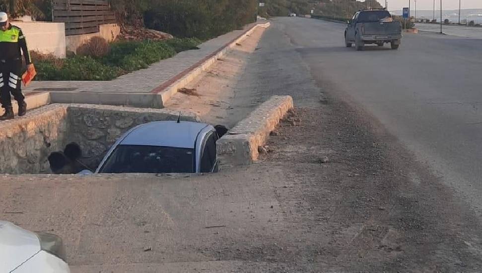 İskele Boğaz da gerekli uyarılar bulunmayan yol kazaya davetiye çıka