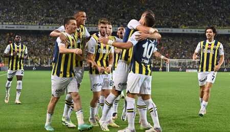 Fenerbahçe hem tutuyor hem atıyor