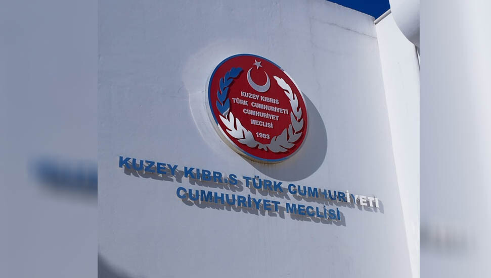 KKTC Cumhuriyet Meclis tabelasının hasarı onarıldı